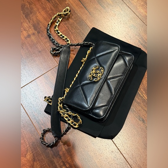 Chanel Lambskin Quilted Chanel 19 Wallet On Chain WOC Black - Picture 7 of 13
